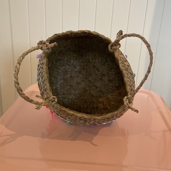 ❤️ LAST CALL Cutest storage basket w/ tassels! - Picture 3 of 3